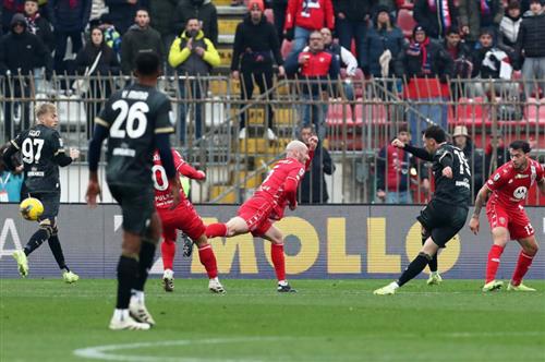 Monza gegen Cagliari