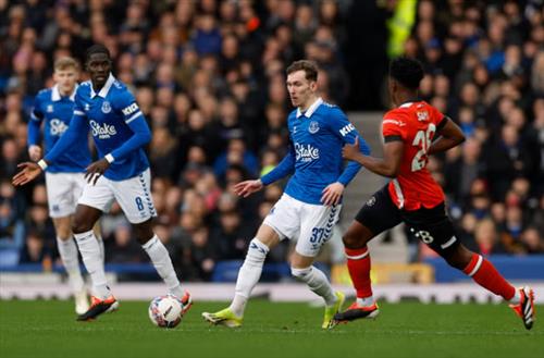 Everton gegen Luton Town
