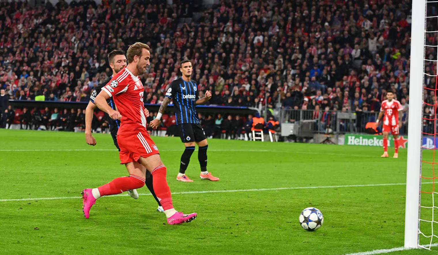 Offiziell: Kane wurde im Oktober zum Bayern-Spieler des Monats gewählt und Nachwuchsstar Karl erzielte das beste Tor