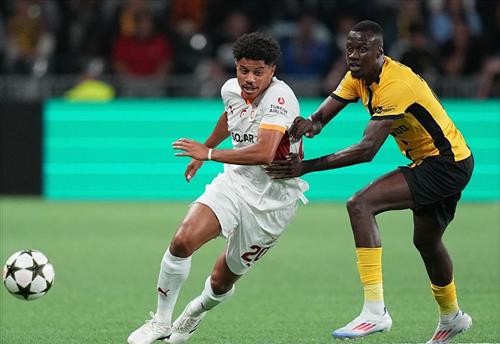 Junior Boys gegen Galatasaray