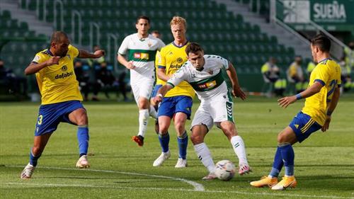 Elche gegen Cádiz