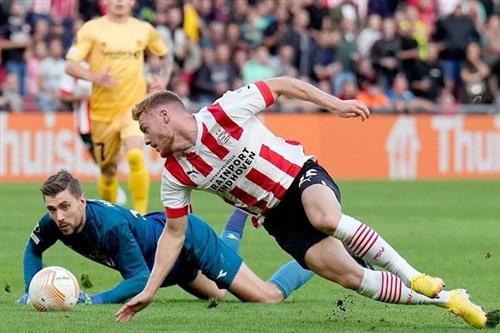 Bodo Grimmt gegen PSV Eindhoven
