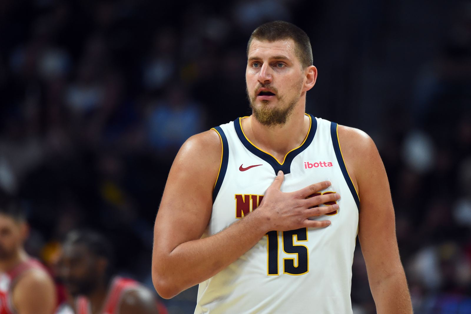 Jokic erzielte schnell ein Triple-Double in 8 Schüssen und führte das Team im persönlichen Plus-Minus +27 an.