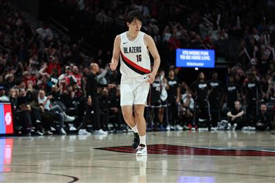 Yang Hansen spricht darüber, dass er von Curry gerufen wurde: Es gibt ein Problem mit der Position des Wachmanns, decken Sie ihn einen Schritt ab und rennen Sie dann zurück
