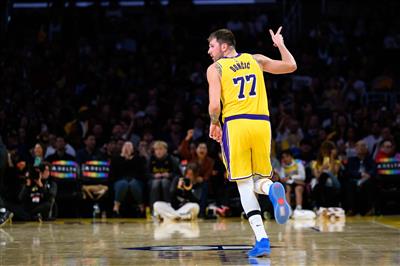 Ein einsamer Held! Doncic erzielte zur Halbzeit 32 Punkte und führte das Team im Alleingang dazu, das Spiel der Timberwolves umzukehren
