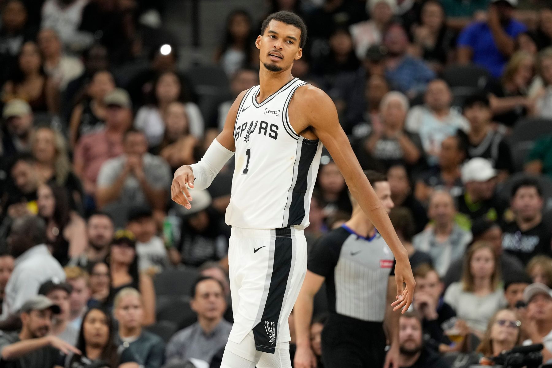 Curry: Wenbans Deckung ist wirklich unglaublich, er kann einen immer überraschen