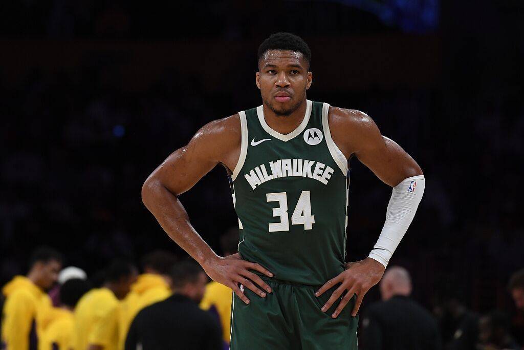 Antetokounmpo hat 30 Punkte, 10 Rebounds und 5 Assists in 156 Spielen, die meisten in der Liga in den letzten 40 Jahren.