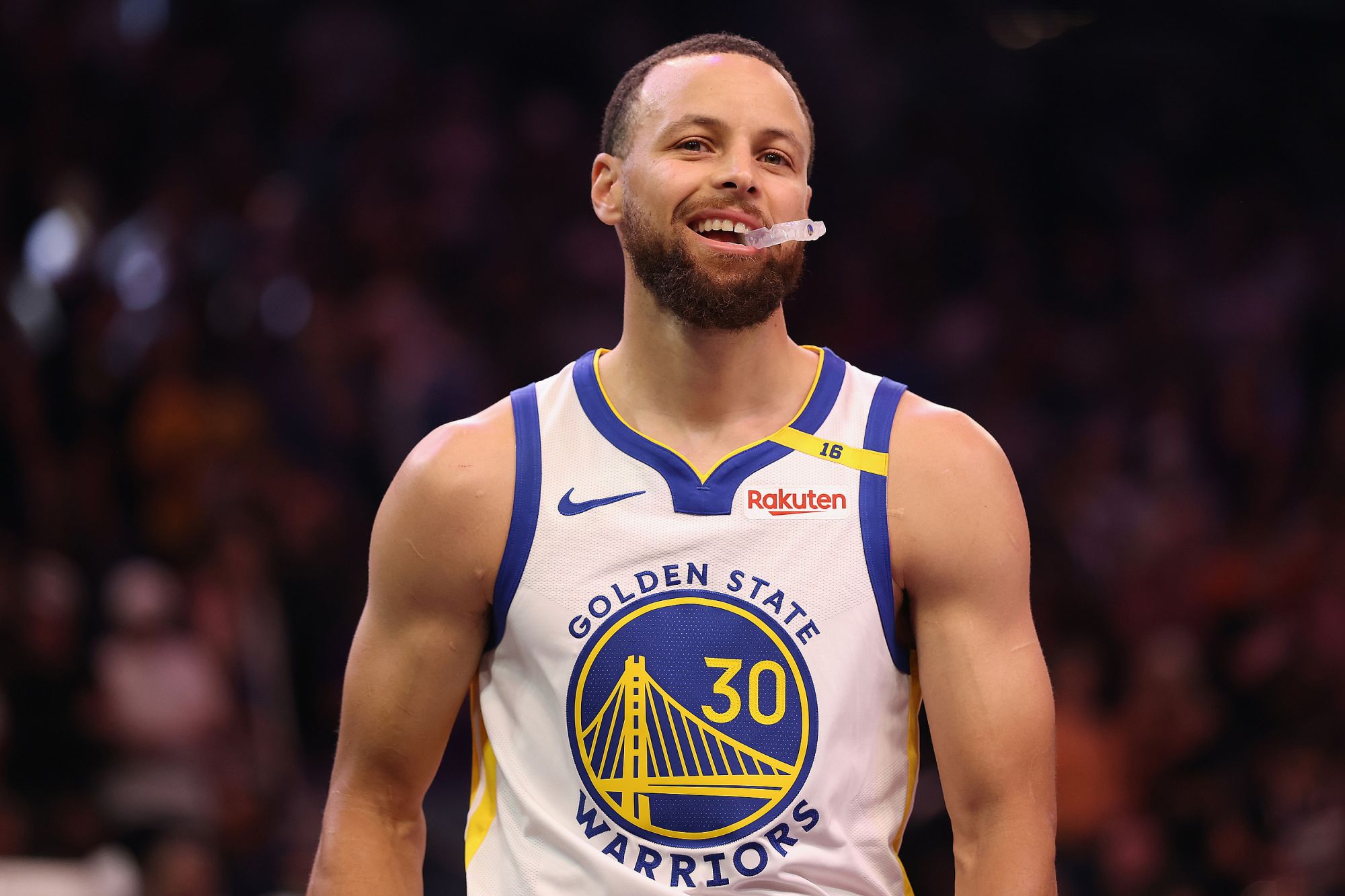 Curry spricht über das Tragen von Kobe Bryants Basketballschuhen der 6. Generation: Dieser Schritt ist eine Hommage an Kobe und bringt mir Energie