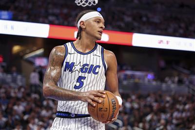 Geben Sie Ihr Bestes! Banqueiro erzielte 24 Punkte beim 7-gegen-21-Schießen und holte sich 10 Rebounds.