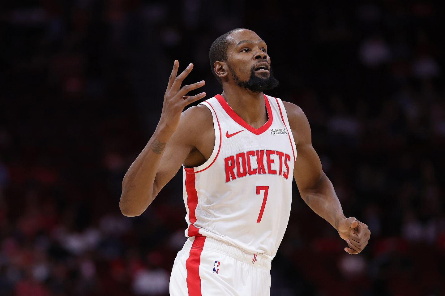 KD: Unser Vorteil besteht darin, ob wir groß oder klein sein können, aber wann wir welche Aufstellung einsetzen, ist ein Test für den Trainer.