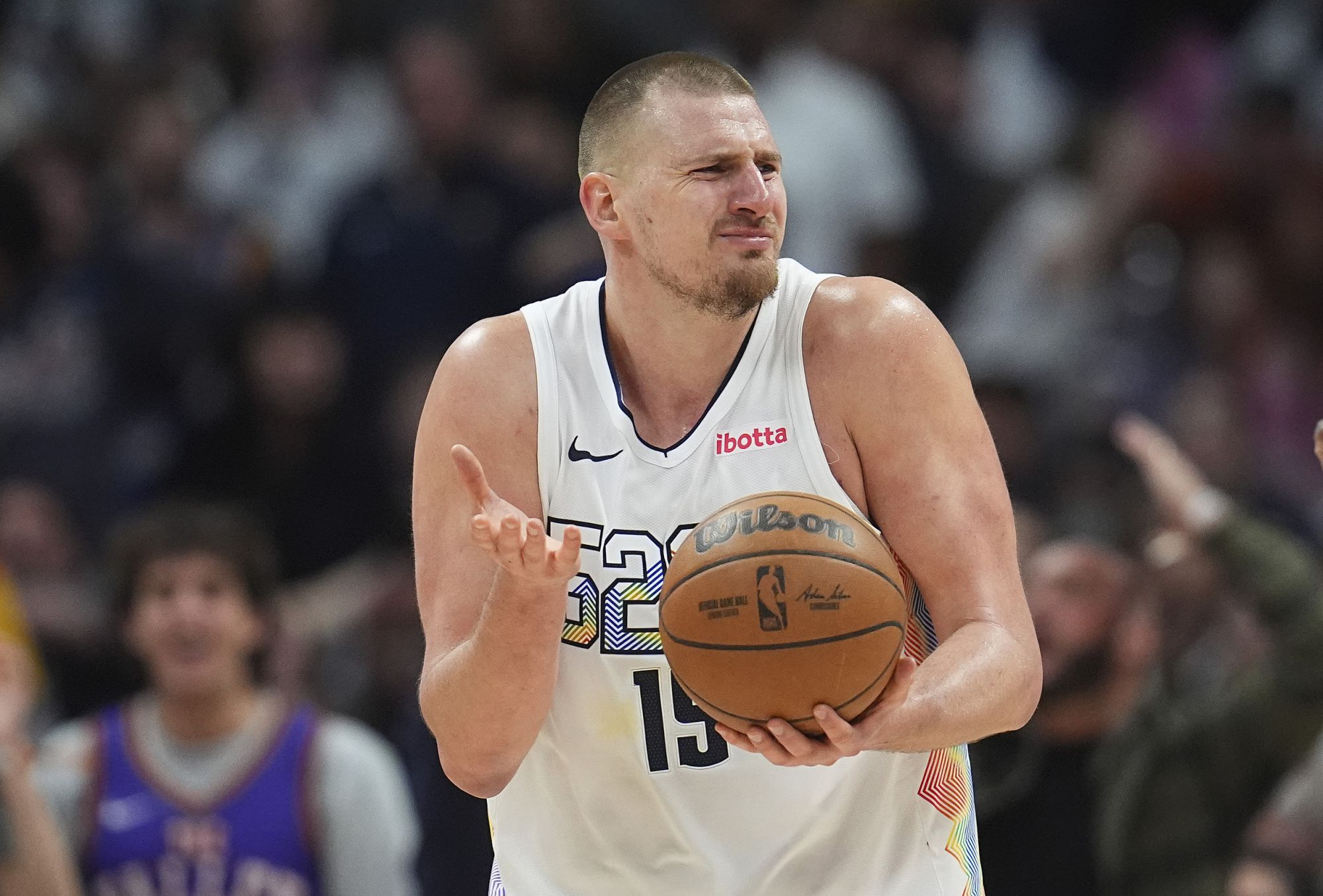 Jokic hat in dieser Saison drei Triple-Doubles in drei Vierteln erzielt und in seiner Karriere sieben Triple-Doubles gegen die Heat erzielt.