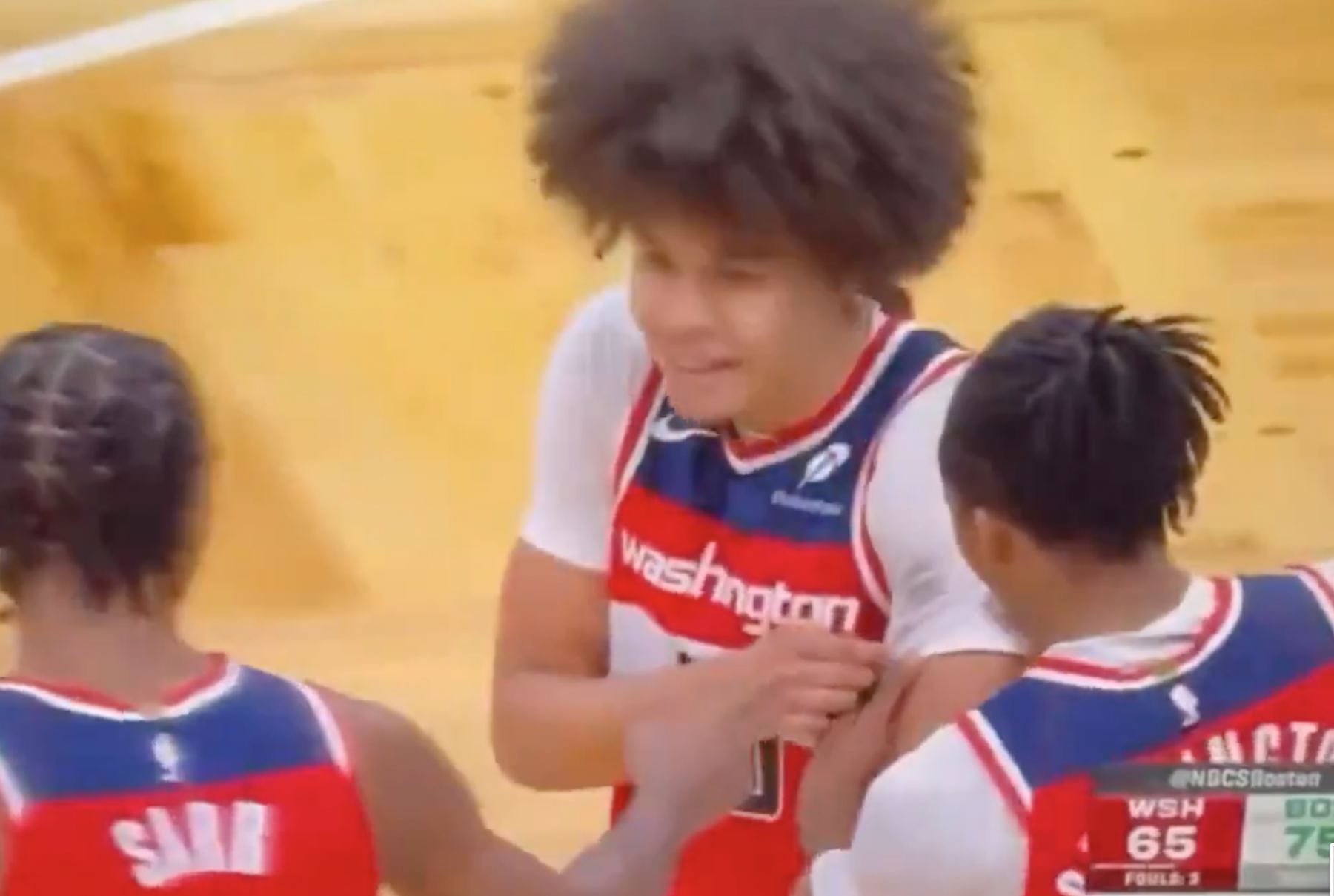 Unangenehm! Als Brown George in diesem Spiel niederschlug, rieb das Haarpulver auf dessen Kleidung.