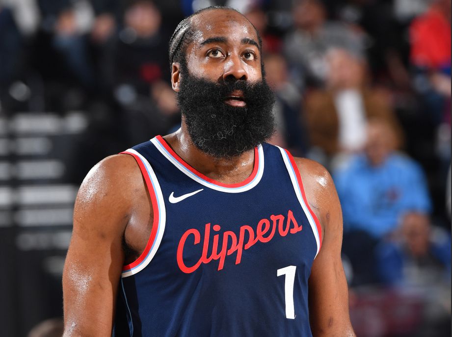 Habt alle ein gutes Spiel! Harden & Collins erzielten in der ersten Halbzeit 37 Punkte und führten das Team dazu, die Führung zu behaupten.