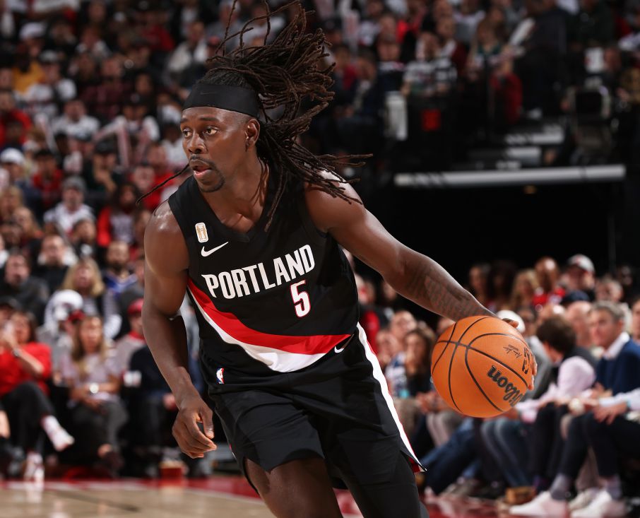 Holiday hatte im dritten Viertel 13 Punkte und 5 Assists, und die Trail Blazers erzielten 38 Punkte in einem einzigen Viertel und drehten das Spiel mit 10 Punkten um.