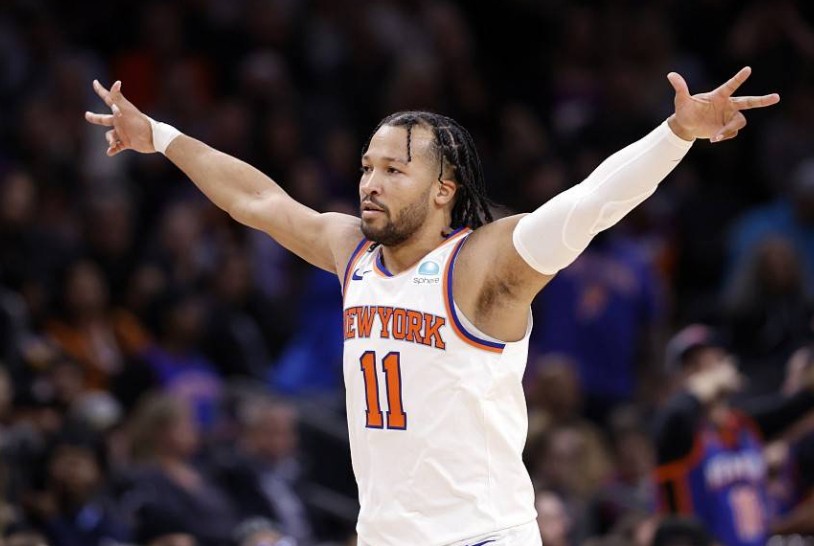 Hervorragende Leistung! Brunson erzielte 32 Punkte bei 11 von 19 Schüssen und 10 Assists.