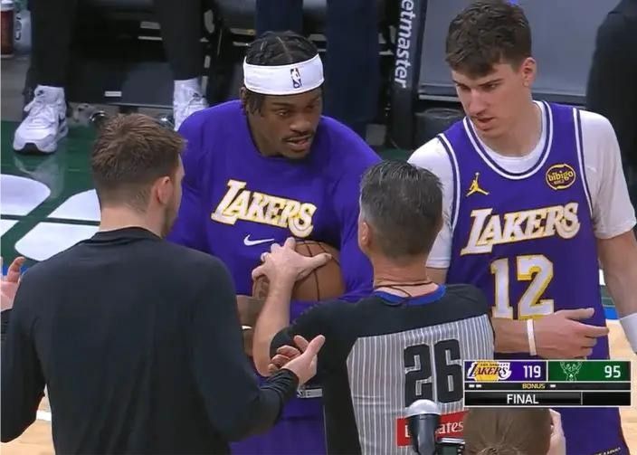 Vanderbilt spricht nach dem Spiel über den Ballgreifvorfall: Der Schiedsrichter drohte, mich zu verklagen, ich weiß nicht, wovon er sprach