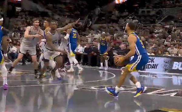 Curry wechselte im zweiten Viertel zu neuen Schuhen, aber sein Gespür für Ballkontrolle ist immer noch stark