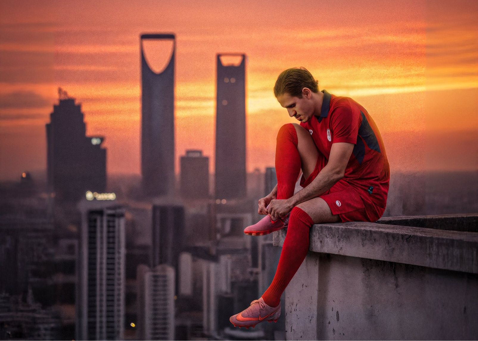 Realistische Darstellung oder Abstraktion? Offizielles DAMAC-Poster: Spieler sitzen am Rand des Daches, um ihre Schnürsenkel zu binden