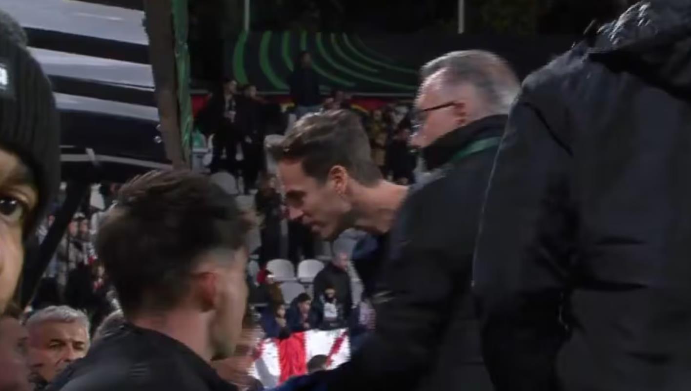 Spanische Medien: Trainer Rayo Vallecano stritt sich mit seinen Spielern, und die UEFA Champions League nahm anschließend nicht an der Pressekonferenz teil