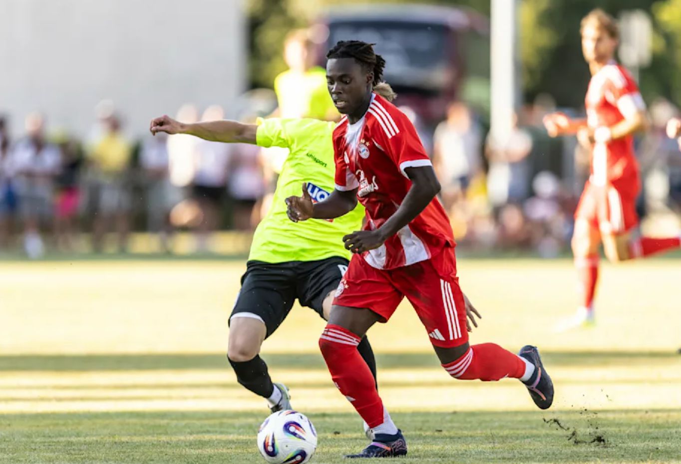 Bild: Der 17-jährige Bayern-München-Spieler wurde zu seinem alten Verein zurückgeschickt, nachdem er das Nachtleben besucht hatte