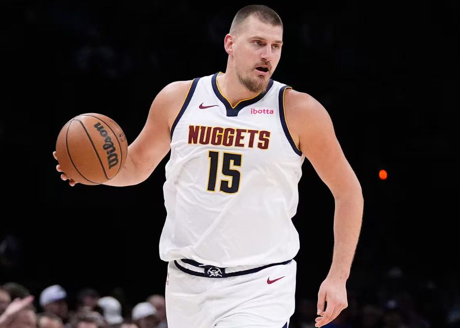 Kämpfe auf Platz 5! Jokic machte im ersten Viertel 6 von 6 und schlug Sasha mit 11 Punkten