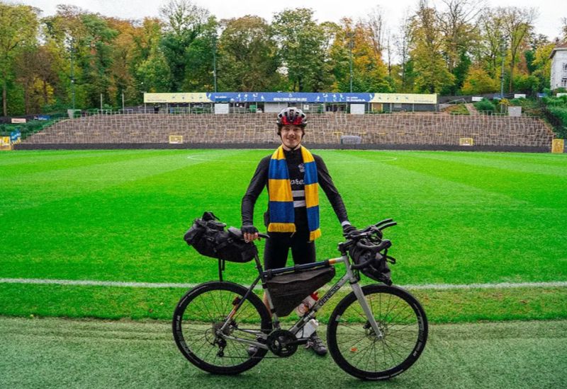 Ein San Giros-Fan ist in 10 Tagen 1.570 Kilometer gefahren, um sich das Champions-League-Auswärtsspiel gegen Atlético Madrid anzusehen