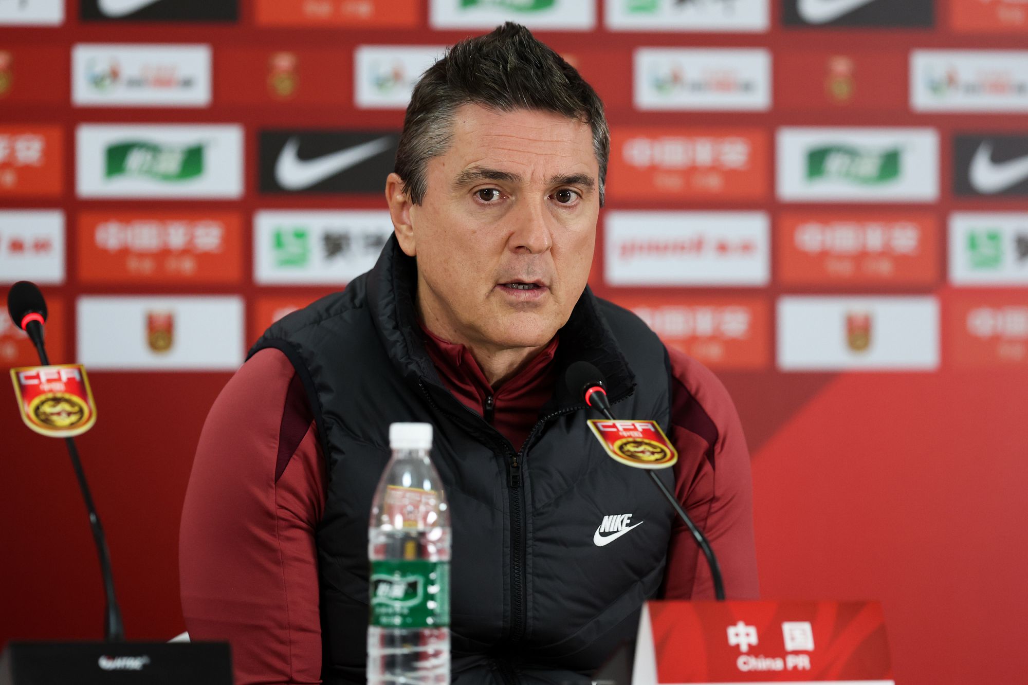 Antonio: Als ich Bayholam entdeckte, spielte er noch als Innenverteidiger; Ich habe die Spieler von externen Kommentaren ferngehalten